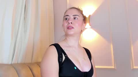 Snapshot of lia_walton__ chatting on November 5, 4:40 pm liz walton online show from November 5, 4:40 pm