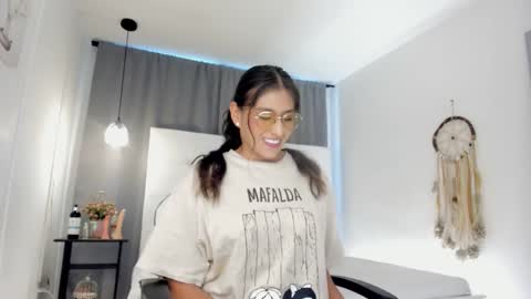   Liaa  online show from January 13, 7:19 pm