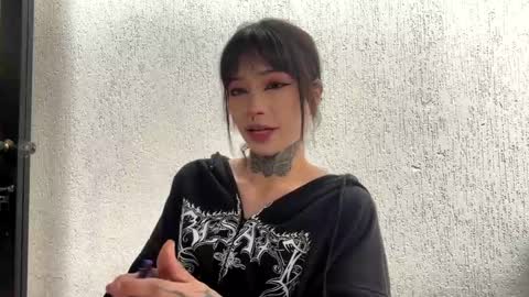 Liaa  online show from November 20, 7:02 pm