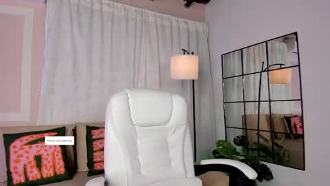Snapshot of liaamoon_ chatting on May 19, 12:33 pm Lia online show from May 19, 12:33 pm