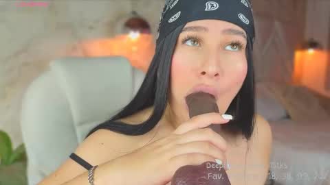 Snapshot of liacox chatting on February 28, 5:37 am Lia Cox online show from February 28, 5:37 am