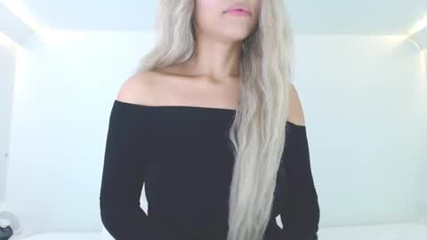 Snapshot of liadivina chatting on November 25, 5:40 am Lia Divina online show from November 25, 5:40 am