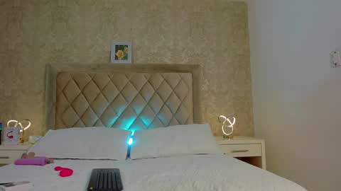 Snapshot of liaflowers chatting on December 2, 4:42 am Lia online show from December 2, 4:42 am