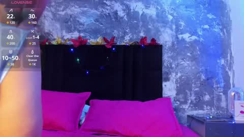 Snapshot of liaflowers chatting on December 18, 6:10 am Lia online show from December 18, 6:10 am