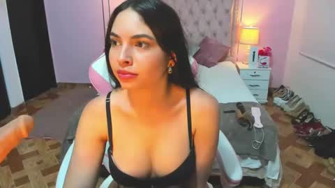 Snapshot of liahjhons chatting on March 11, 5:27 am Liah online show from March 11, 5:27 am