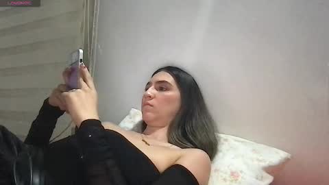 Snapshot of liahrommie chatting on February 23, 11:46 pm Amy online show from February 23, 11:46 pm