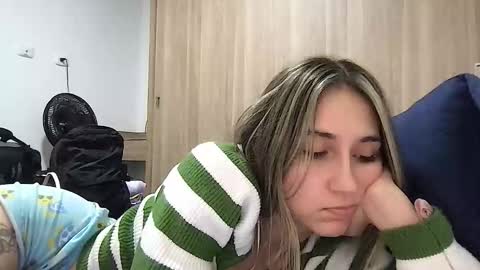 Snapshot of liahrommie chatting on March 3, 10:37 pm Amy online show from March 3, 10:37 pm