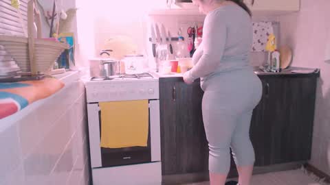 miss Lia  colection for travel online show from February 26, 4:45 pm