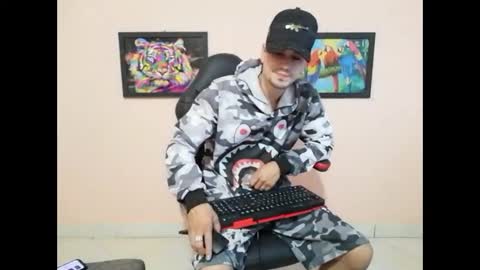 Snapshot of liam_andres12 chatting on October 9, 9:57 pm Andres online show from October 9, 9:57 pm