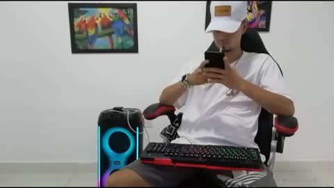 Snapshot of liam_andres12 chatting on October 21, 9:37 pm Andres online show from October 21, 9:37 pm