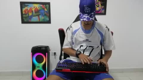 Snapshot of liam_andres12 chatting on October 24, 10:17 pm Andres online show from October 24, 10:17 pm