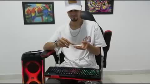 Snapshot of liam_andres12 chatting on October 28, 10:34 pm Andres online show from October 28, 10:34 pm