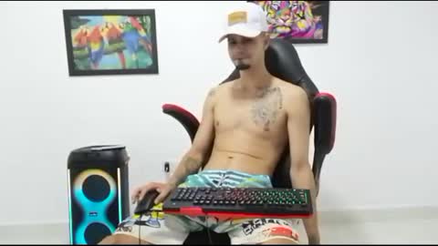 Snapshot of liam_andres12 chatting on November 1, 10:56 pm Andres online show from November 1, 10:56 pm