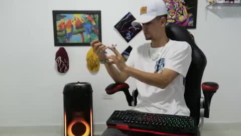 Snapshot of liam_andres12 chatting on November 14, 10:40 pm Andres online show from November 14, 10:40 pm