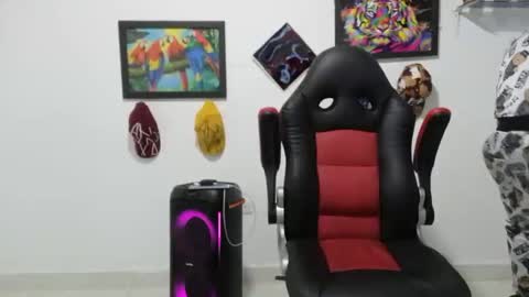 Snapshot of liam_andres12 chatting on November 22, 10:31 pm Andres online show from November 22, 10:31 pm