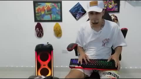 Snapshot of liam_andres12 chatting on December 3, 9:24 pm Andres online show from December 3, 9:24 pm