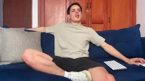 Snapshot of liam_enzho chatting on November 28, 4:31 pm Liam online show from November 28, 4:31 pm