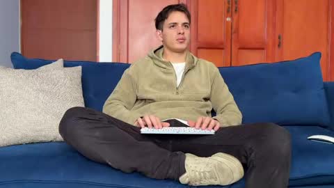 Liam online show from April 18, 3:05 pm