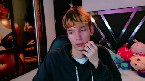 Snapshot of liam_green1 chatting on February 17, 12:01 pm liam_green1 online show from February 17, 12:01 pm