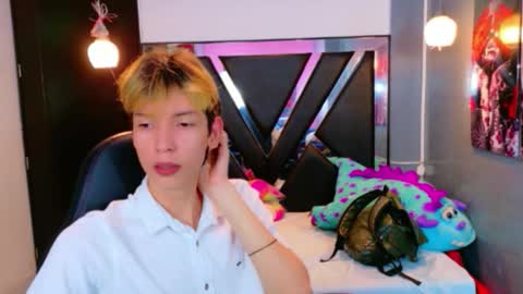 Snapshot of liam_green1 chatting on February 20, 12:05 pm liam_green1 online show from February 20, 12:05 pm