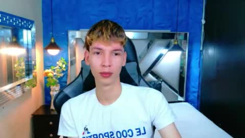 Snapshot of liam_green1 chatting on March 2, 3:52 pm liam_green1 online show from March 2, 3:52 pm