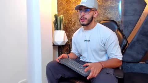 LIAM KLEIN online show from September 21, 3:24 pm