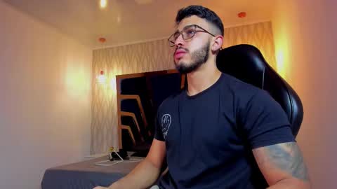 LIAM KLEIN online show from March 5, 11:28 am