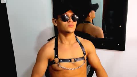 Snapshot of liam_knight chatting on October 31, 2:34 am liam_knight online show from October 31, 2:34 am