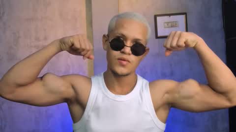 Snapshot of liam_knight chatting on November 12, 2:34 am liam_knight online show from November 12, 2:34 am