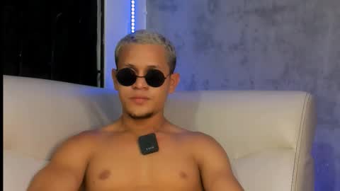 Snapshot of liam_knight chatting on December 2, 3:45 am liam_knight online show from December 2, 3:45 am