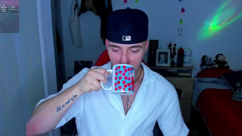 Snapshot of liam_oficial chatting on December 15, 4:40 am liam online show from December 15, 4:40 am