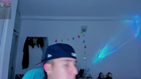 Snapshot of liam_oficial chatting on January 14, 3:01 am liam online show from January 14, 3:01 am