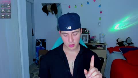 Snapshot of liam_oficial chatting on January 21, 4:32 am liam online show from January 21, 4:32 am