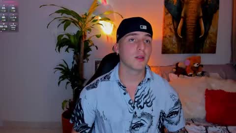 Snapshot of liam_oficial chatting on February 23, 2:18 am liam online show from February 23, 2:18 am