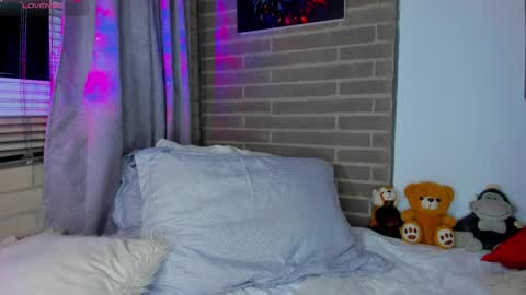 liam online show from April 8, 2:44 am