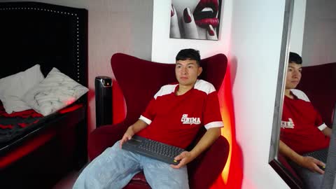 Liam  online show from February 18, 12:12 pm