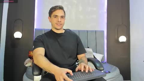 Snapshot of liam_walk chatting on October 20, 9:15 pm Liam online show from October 20, 9:15 pm