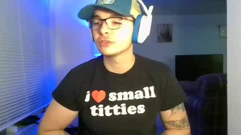 Snapshot of liamnotsonormal chatting on December 22, 6:17 am LiamNotSoNormal online show from December 22, 6:17 am