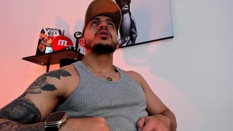 Snapshot of liamreigns_ chatting on February 3, 11:09 am liam online show from February 3, 11:09 am