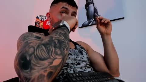 Snapshot of liamreigns_ chatting on February 28, 12:54 am liam online show from February 28, 12:54 am