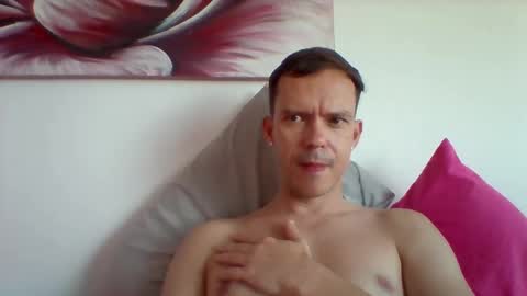 Snapshot of liamrosezn chatting on December 3, 2:05 pm LiamRose online show from December 3, 2:05 pm