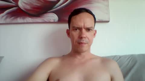 Snapshot of liamrosezn chatting on December 5, 10:44 am LiamRose online show from December 5, 10:44 am