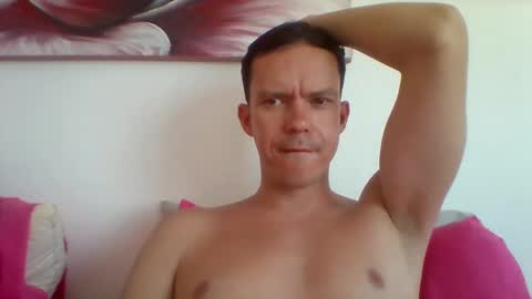 Snapshot of liamrosezn chatting on December 15, 10:50 am LiamRose online show from December 15, 10:50 am