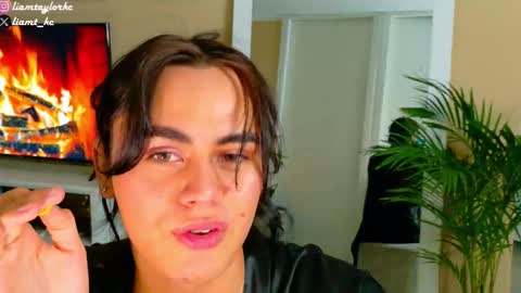 Snapshot of liamtaylor_ chatting on October 23, 4:56 am Tell me Liam online show from October 23, 4:56 am