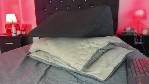 Snapshot of liamtrevor chatting on December 19, 1:23 am liamtrevor online show from December 19, 1:23 am