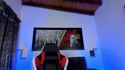 Snapshot of liamwyatt_ chatting on December 2, 3:23 am liamwyatt_ online show from December 2, 3:23 am