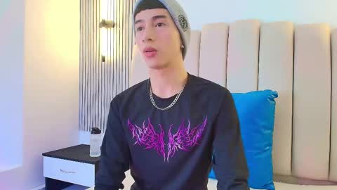 lian_cameron online show from March 19, 4:05 am