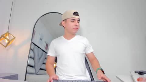 lianfox_ online show from December 19, 12:56 pm