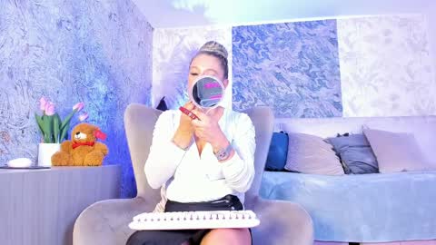 Lian online show from March 31, 7:36 pm