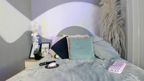 Lian online show from April 17, 11:57 am